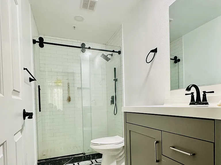 451 S Oakland Ave #5 — Photo 1