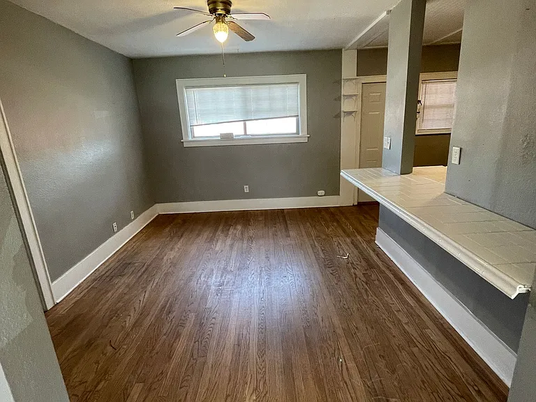 3419 Howard St — Photo 22