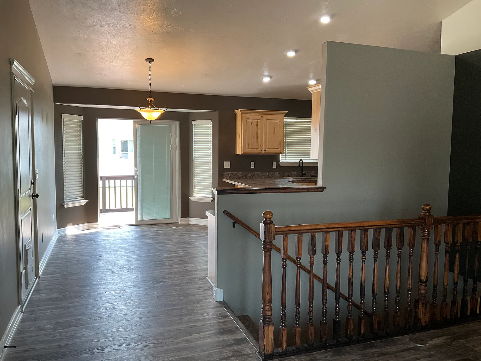 5 bed, 2332 sqft, $2,450 — Photo 2