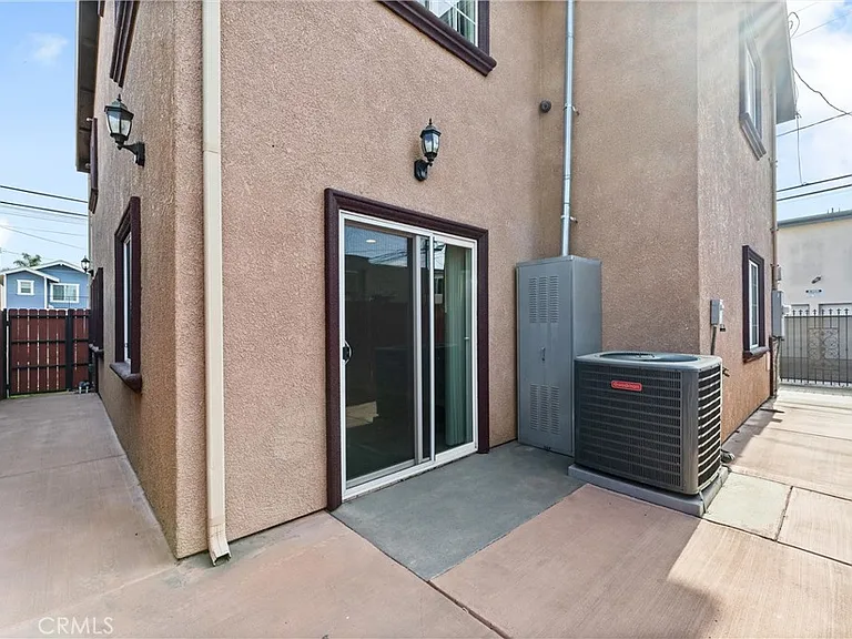 435 Cerritos Ave — Photo 30