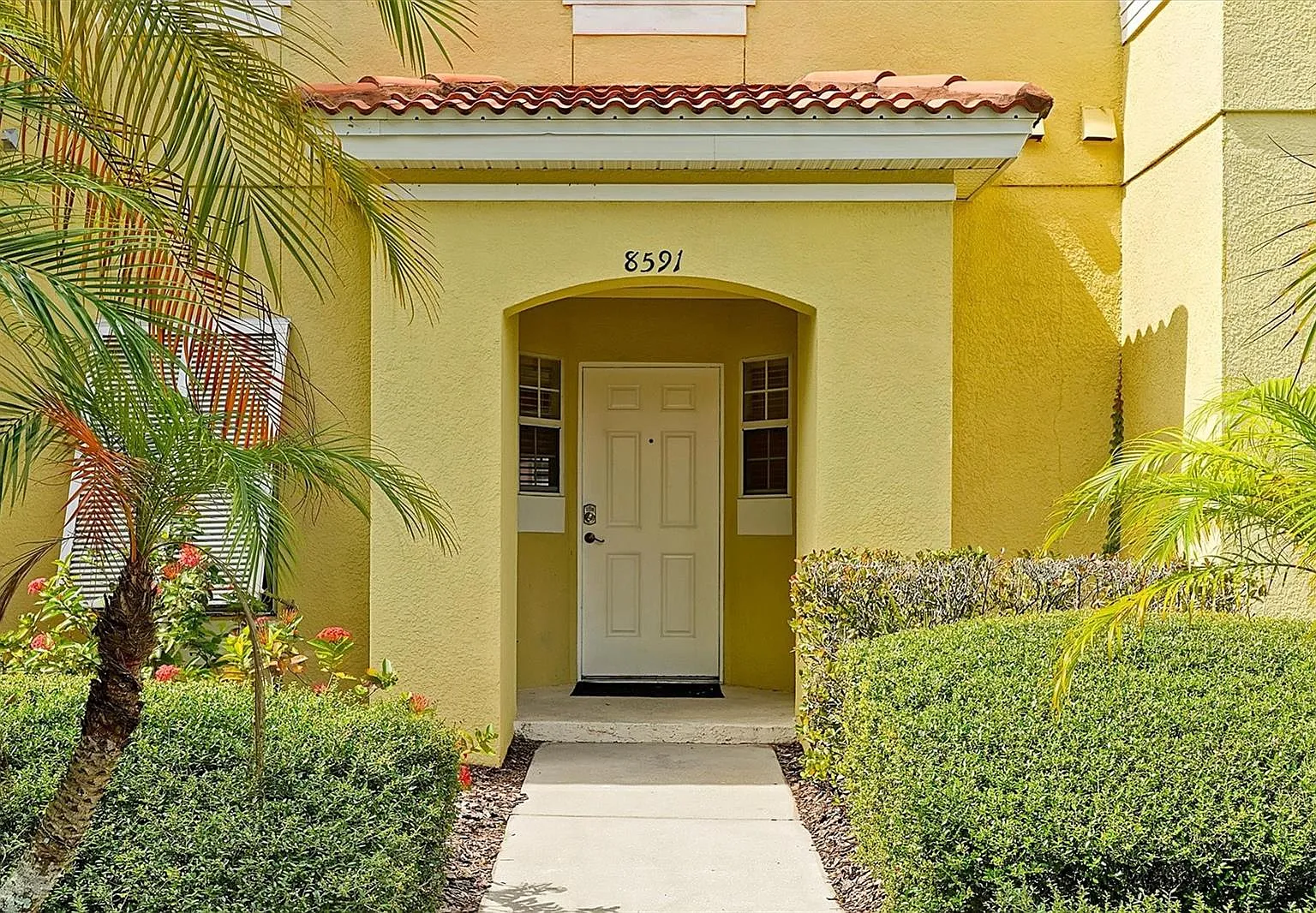 3 bed, 2.5 bath, 1360 sqft, $2,100 — Photo 2