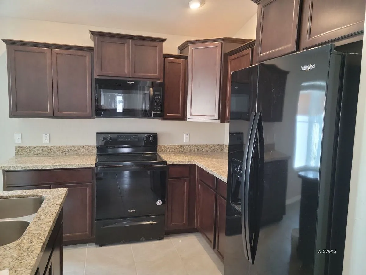 4 bed, 2.0 bath, 1655 sqft, $2,100 — Photo 4