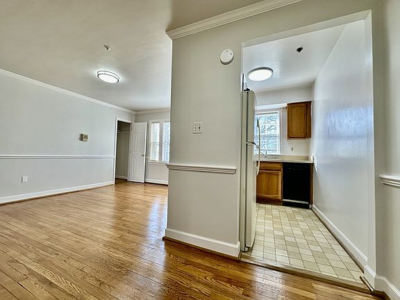 4th image of 907 Church St #3