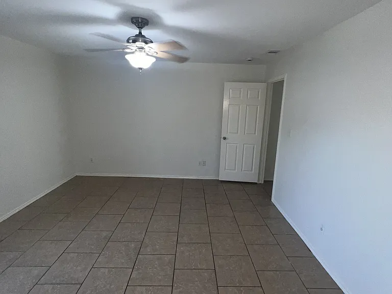 1523 Oasis Ave — Photo 6