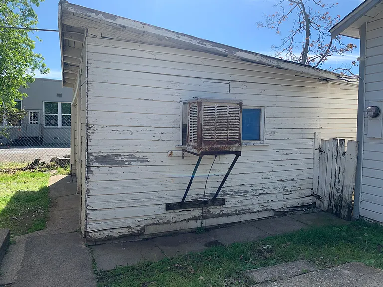 1027 Locust St — Photo 17