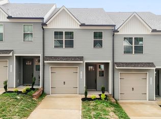 1630 Bennett Village Dr, Maryville, TN 37804