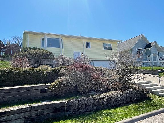 3rd image of 2103 Woodbine Way