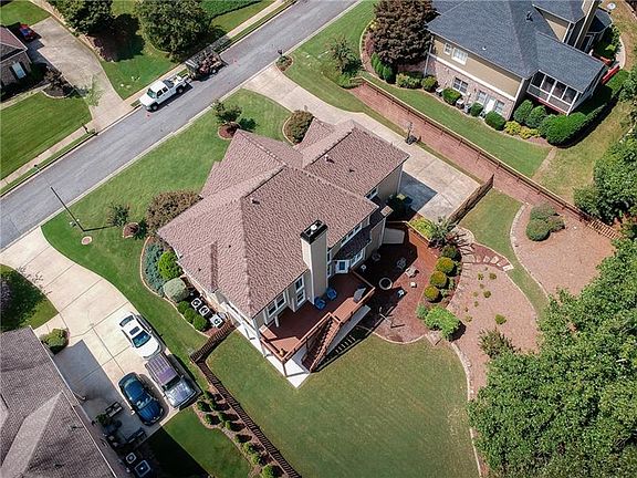 5th image of 520 Brookeshyre Ct