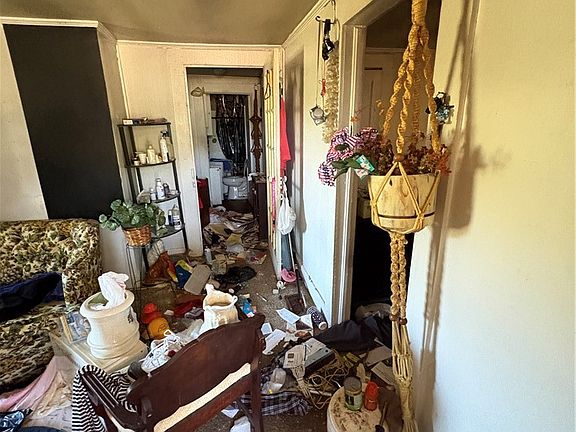 3rd image of 230 Meadow Rd