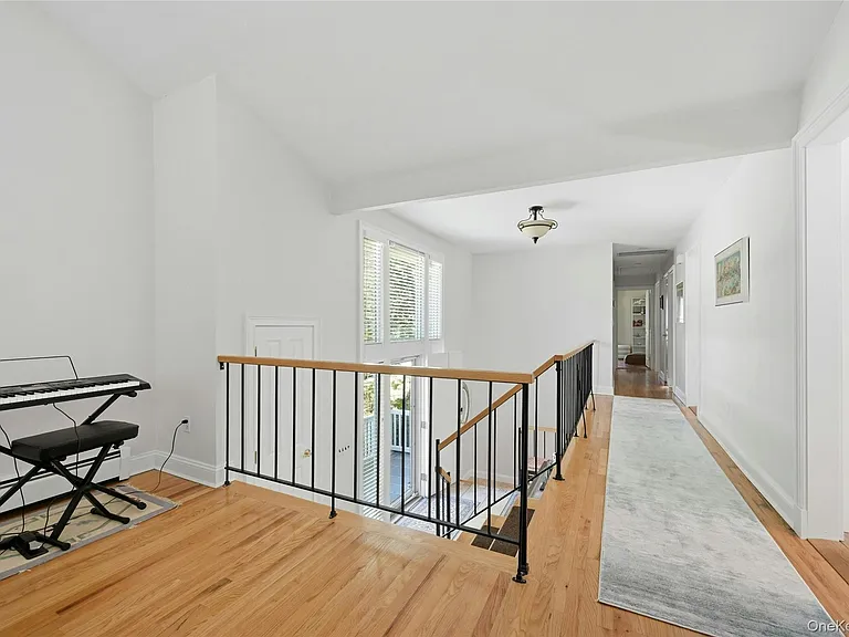95 Linda Ln W — Photo 18