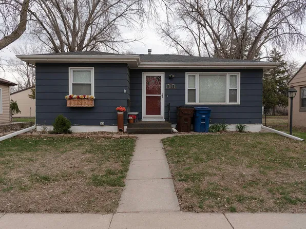 514 W 9th Ave, Mitchell, SD 57301