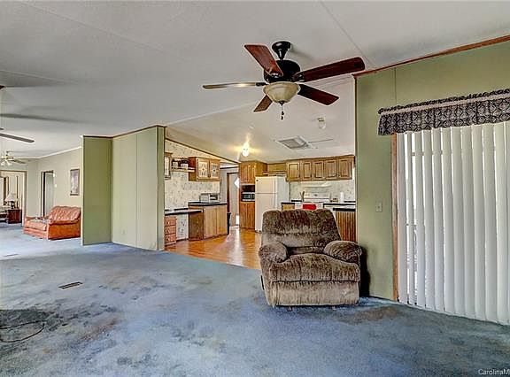 5th image of 1022 Old Oak Ln