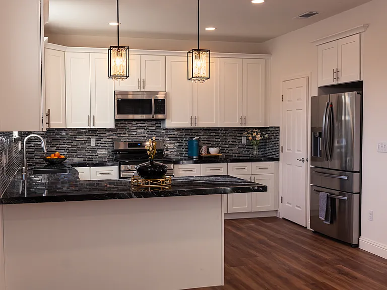 649 N Plumas Dr — Photo 7