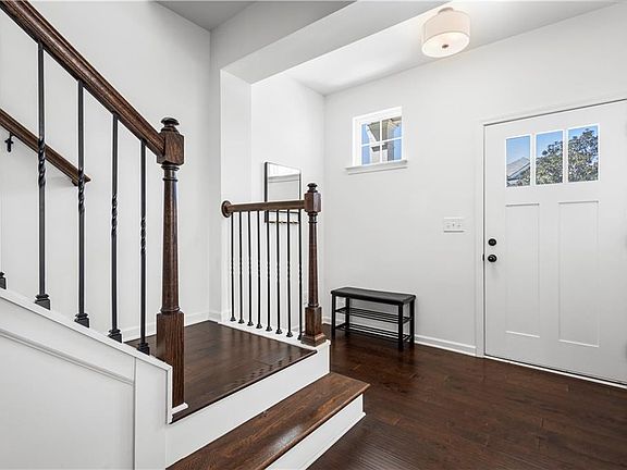 5th image of 869 Venture Way SW
