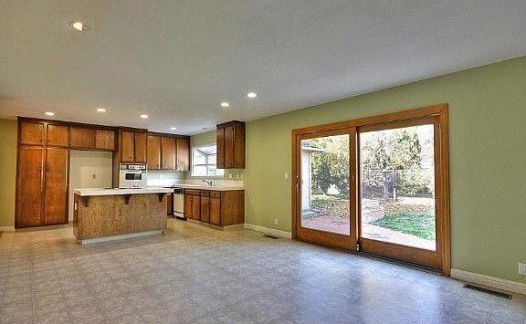 5th image of 859 Hermiston Dr