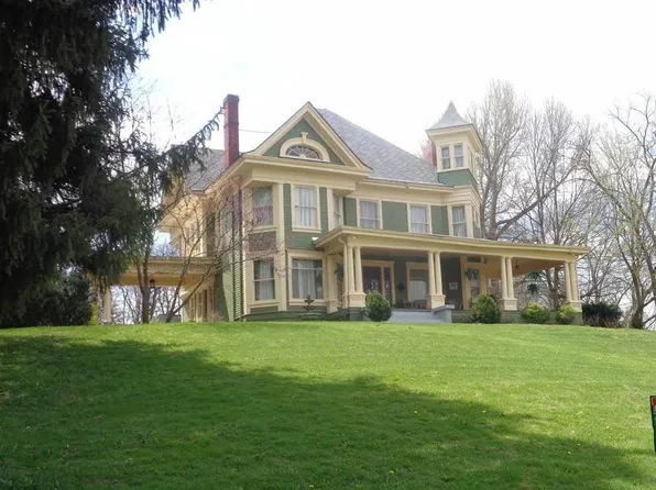 825 W 8th St, Connersville, IN 47331