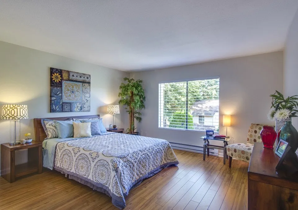 Very spacious bedroom