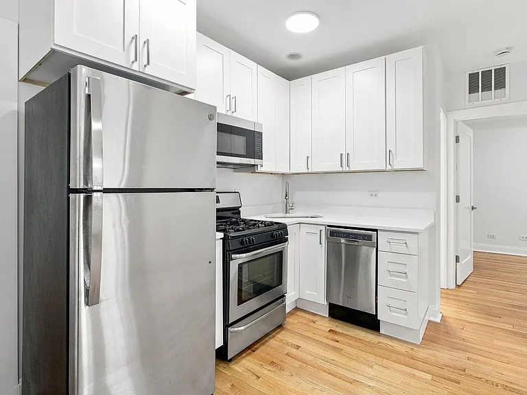 Square 37 Apartments — Photo 21