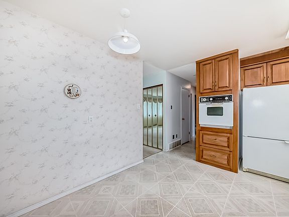 5th image of 8907 138th Ave NW