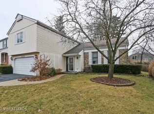 4960 Prairie Oak Rd, Gurnee, IL 60031