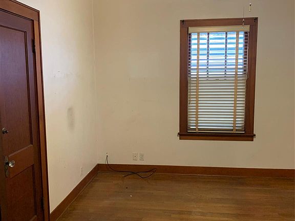 5th image of 5111 Avenue Q 1/2