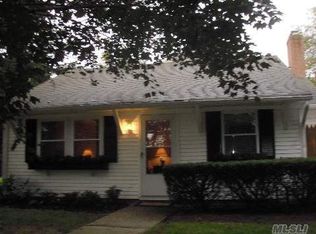 6 Norfolk Ct, Coram, NY 11727