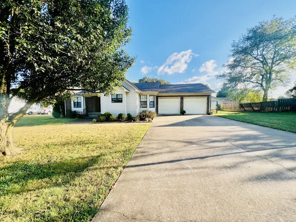713 Douglas Dr, Lawrenceburg, TN 38464