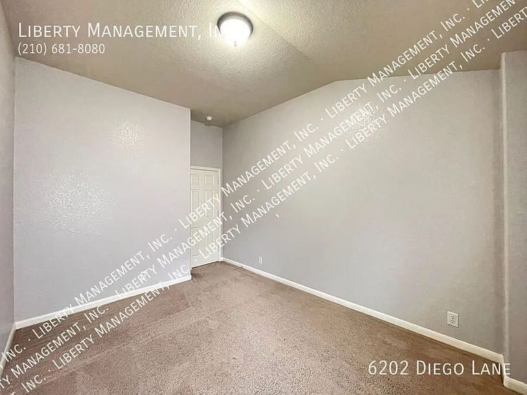 6202 Diego Ln — Photo 36