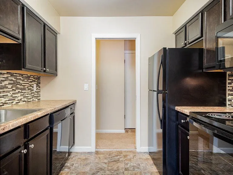 Regency Lakeside Apartment Homes — Photo 4