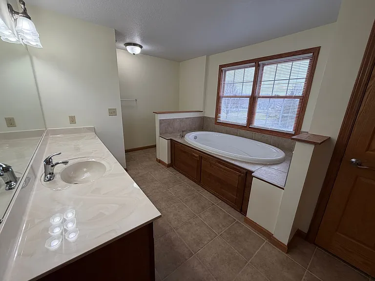 1114 W Depoy Dr — Photo 17