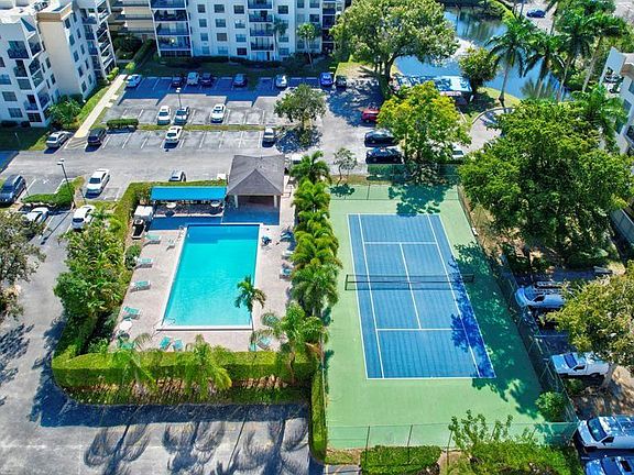 2nd image of 6190 Woodlands Boulevard #201