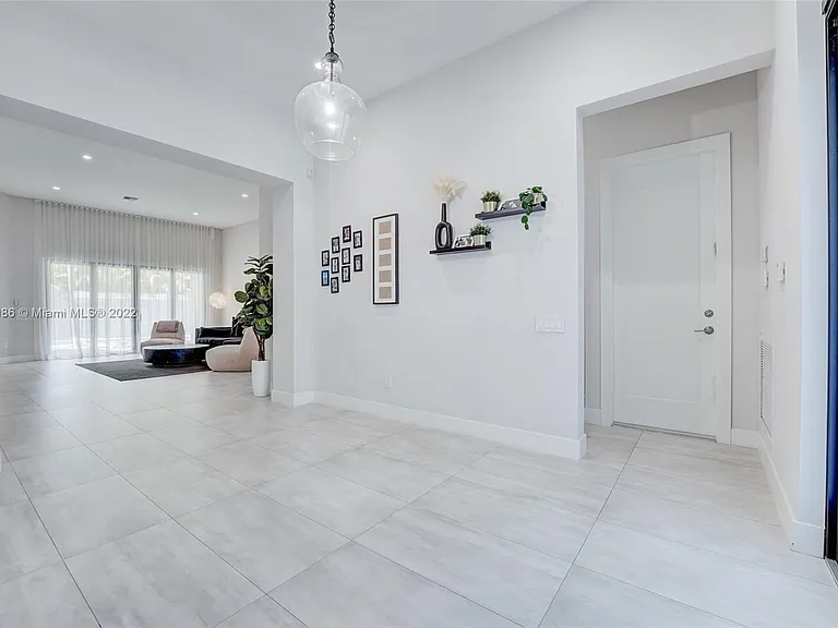 5663 Brookfield Cir W — Photo 11