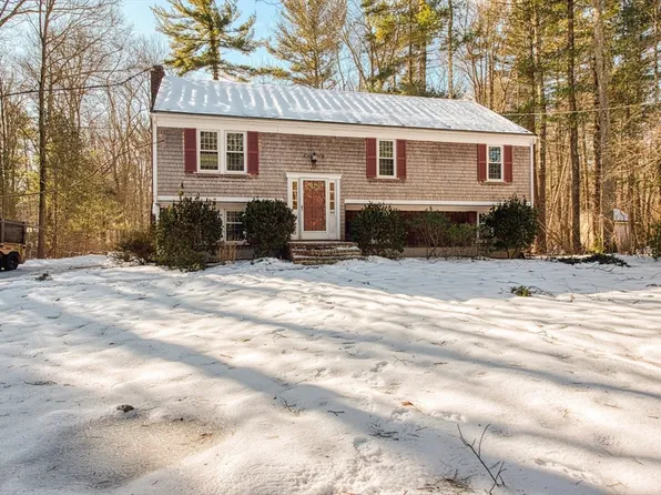 84 Pleasant Dr, Bridgewater, MA 02324