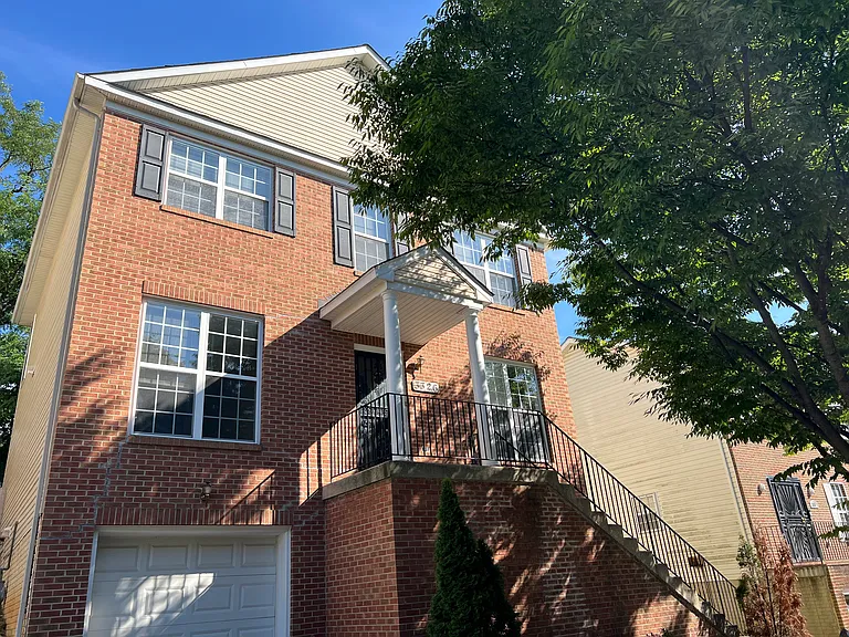 3326 Oxon Run Rd SE — Photo 1