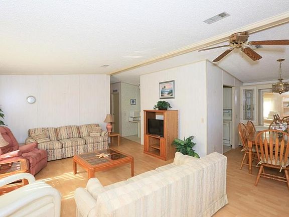 4th image of 1211 Calusa Dr