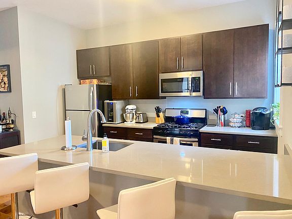 2nd image of 5348 N Clark St Unit 202