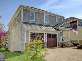 4720 25th St N, Arlington, VA 22207