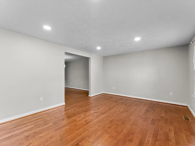3513 Castlebury Dr — Photo 5