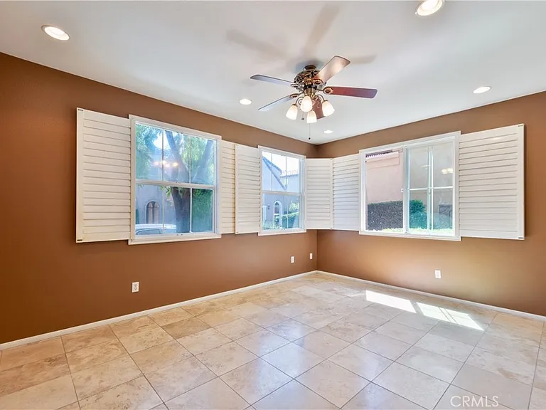 3513 W Hughes Ln — Photo 14
