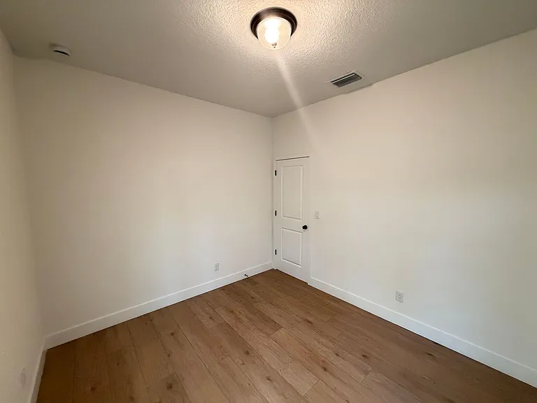 731 Schrader Ave SW — Photo 22