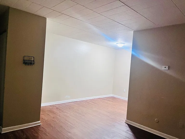 564 Maryland Ave — Photo 4
