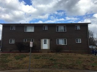 823 Parkcrest Dr APT B, Saint Charles, MO 63301