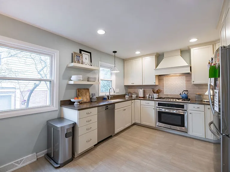 23213 Fairmount Blvd — Photo 3