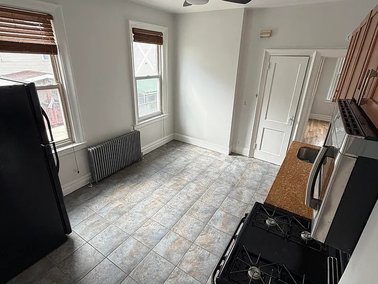 72 Jefferson Ave #2R — Photo 6