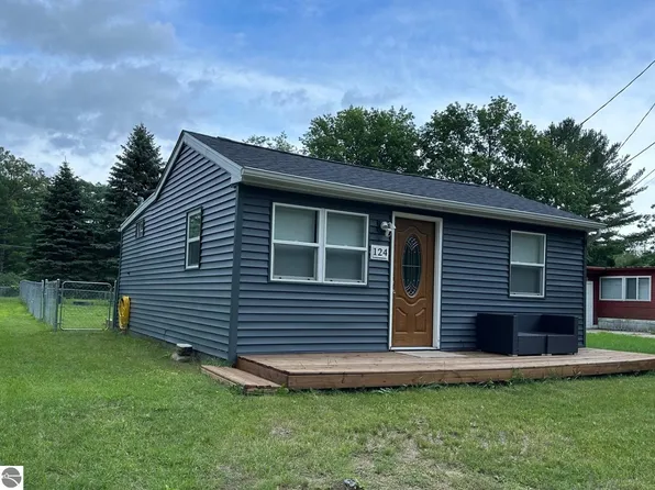 124 N Wheeler St, Oscoda, MI 48750