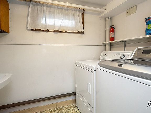 2nd image of 3006 Riverview Dr