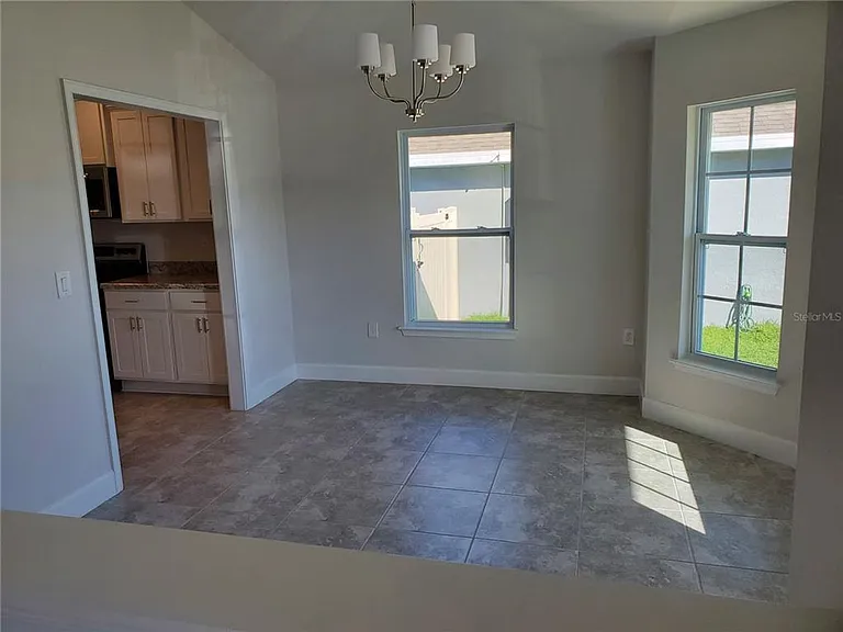 1138 Berry Ln — Photo 9