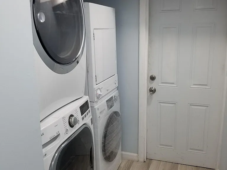 128 William St #3 — Photo 8