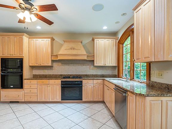 3rd image of 1677 Glenwood Way