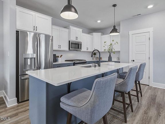 4th image of 529 Basin Hill Dr